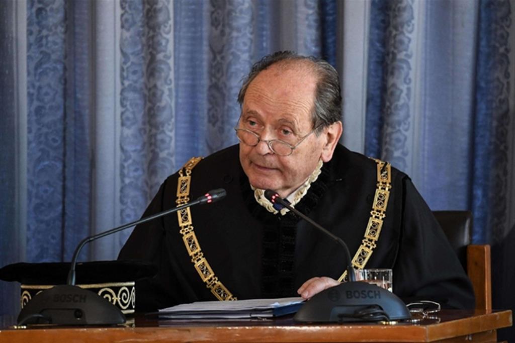 Il presidente della Consulta Lattanzi: «Pericoloso modificare Costituzione»