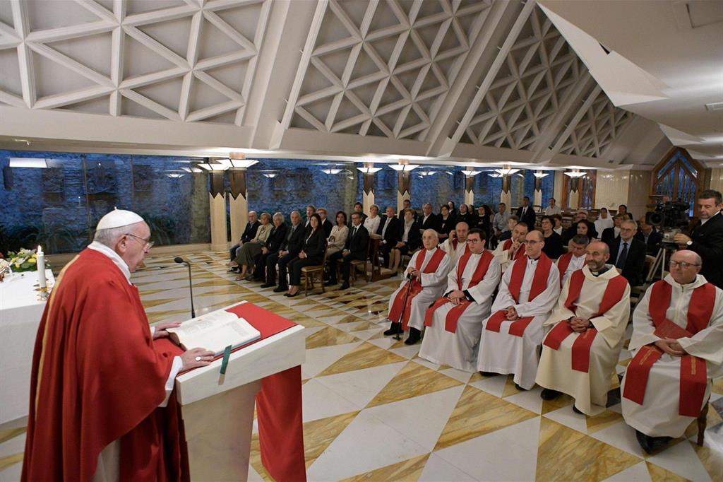 Il Papa ha celebrato stamani la Messa a Casa Santa Marta (Ansa/Vatican Media)