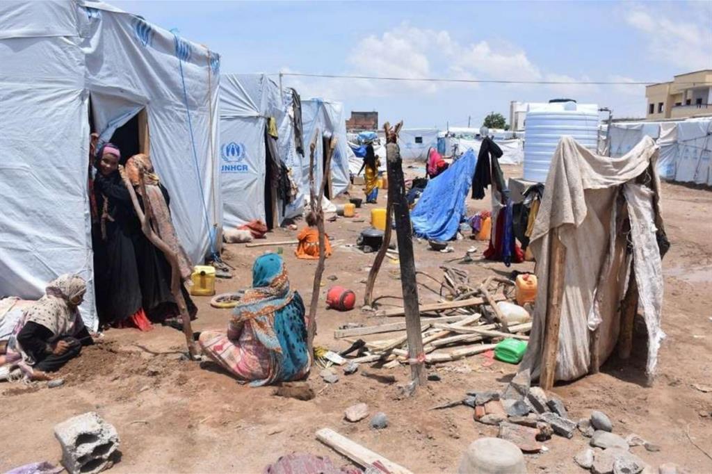 Yemen, sfollati in un campo profughi di Aden (© UNHCR / UNHCR / NMO)