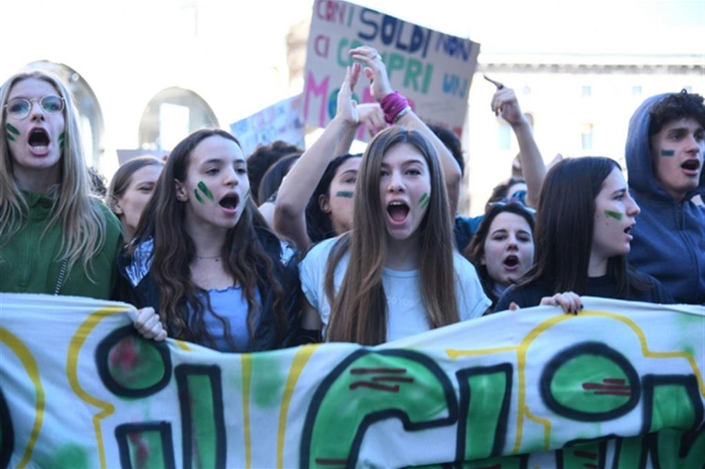 I giovani in manifestazione a Milano