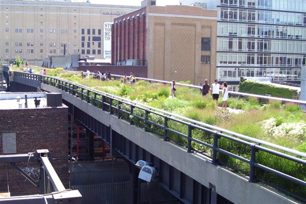 L'High Line di New York, la vecchia ferrovia abbandonata trasformata in parco urbano