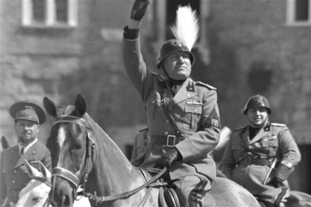 Mussolini a cavallo (dalla trasmissione televisiva LA GRANDE STORIA IN PRIMA SERATA "1936" di Nicola Caracciolo)