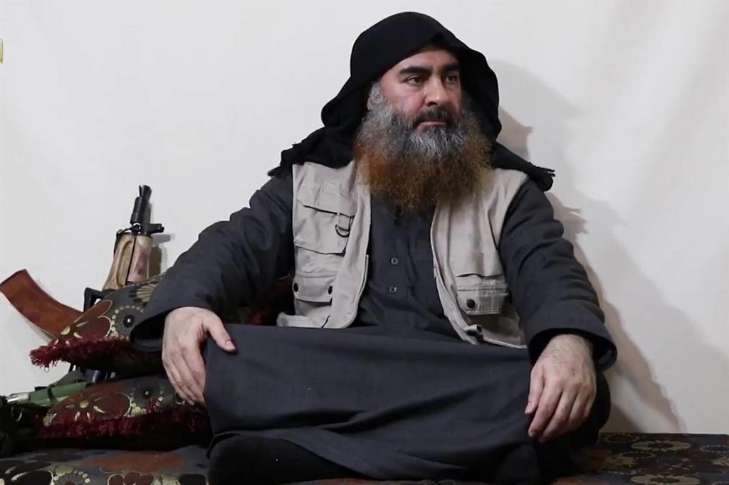 Una delle poche immagini di al-Baghdadi, leader del Daesh morto sabato in un raid delle forze speciali Usa in Siria (Ansa)