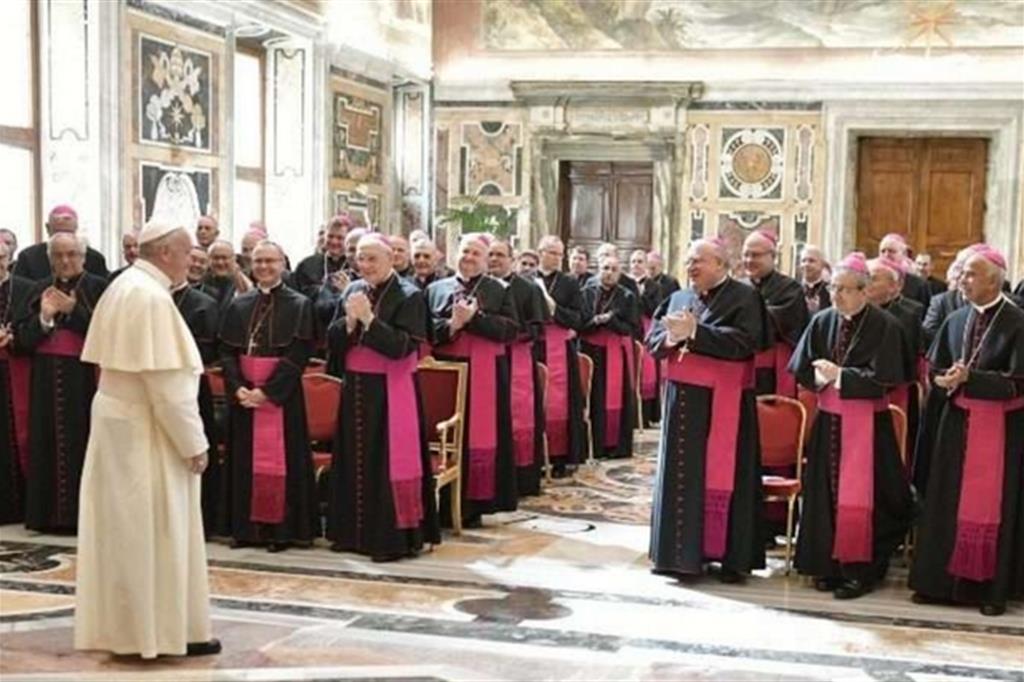 Papa Francesco ai nunzi: no a lussi e pettegolezzi