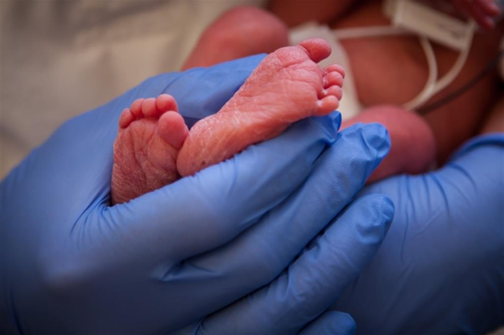 Il piccolo Giovannino vive da 4 mesi nella Terapia intensiva neonatale dell’ospedale Sant’Anna di Torino, accudito da medici e infermiere