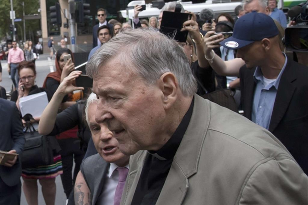 Il cardinale Pell condannato per abusi. «Sospeso dal ministero»