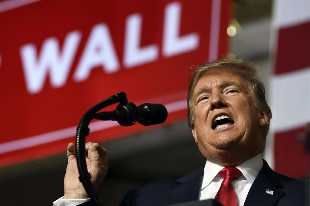 Usa, il muro di Trump si farà ma diventerà un reticolato