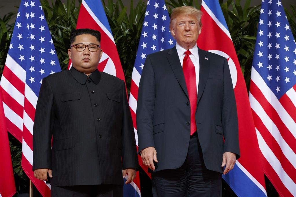 Kim Jong-un e Donald Trump a Singapore lo scorso giugno (Ansa)