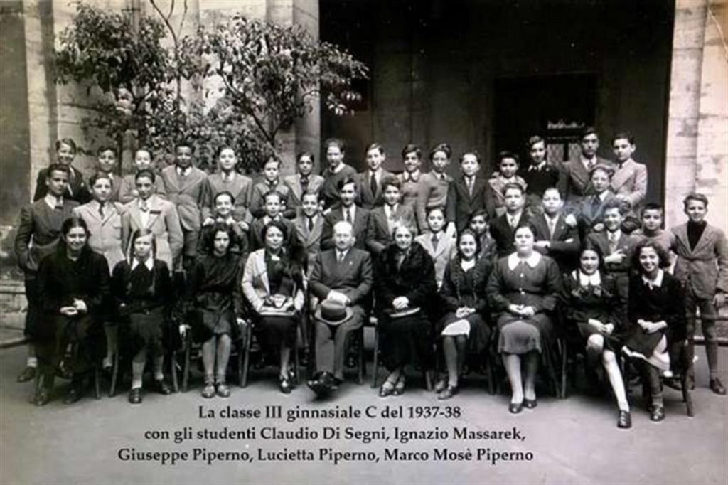 Anno scolastico 1937/38, foto di gruppo della III C prima dell'espulsione degli studenti ebrei
