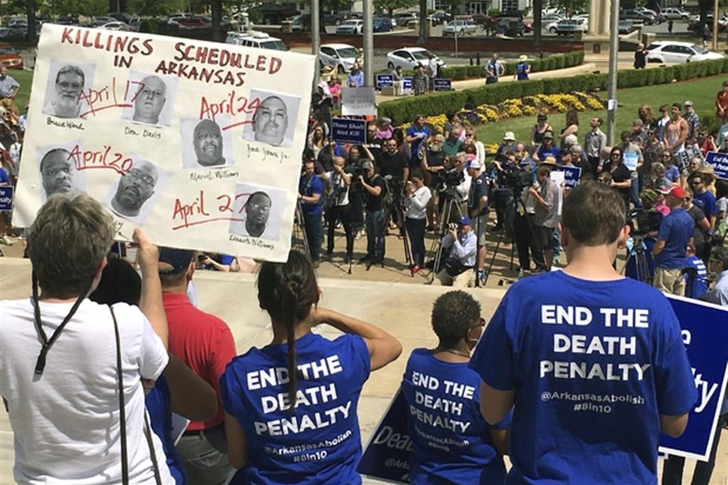 Manifestazione contro la pena di morte in Arkansas (Ansa)
