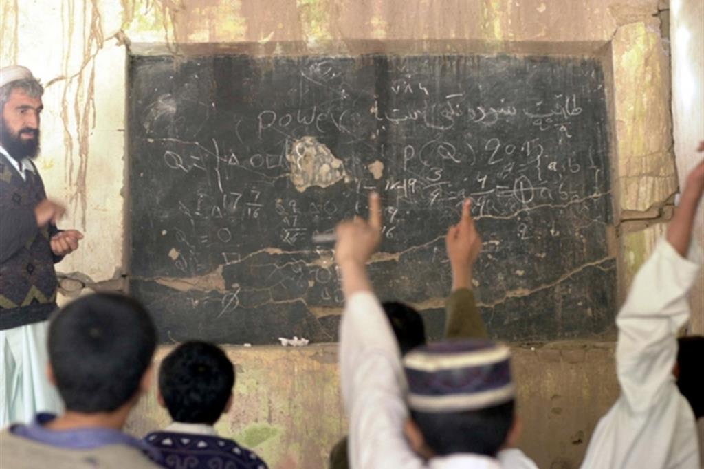 Nove studenti afghani massacrati da una bomba: sospetti sui taleban