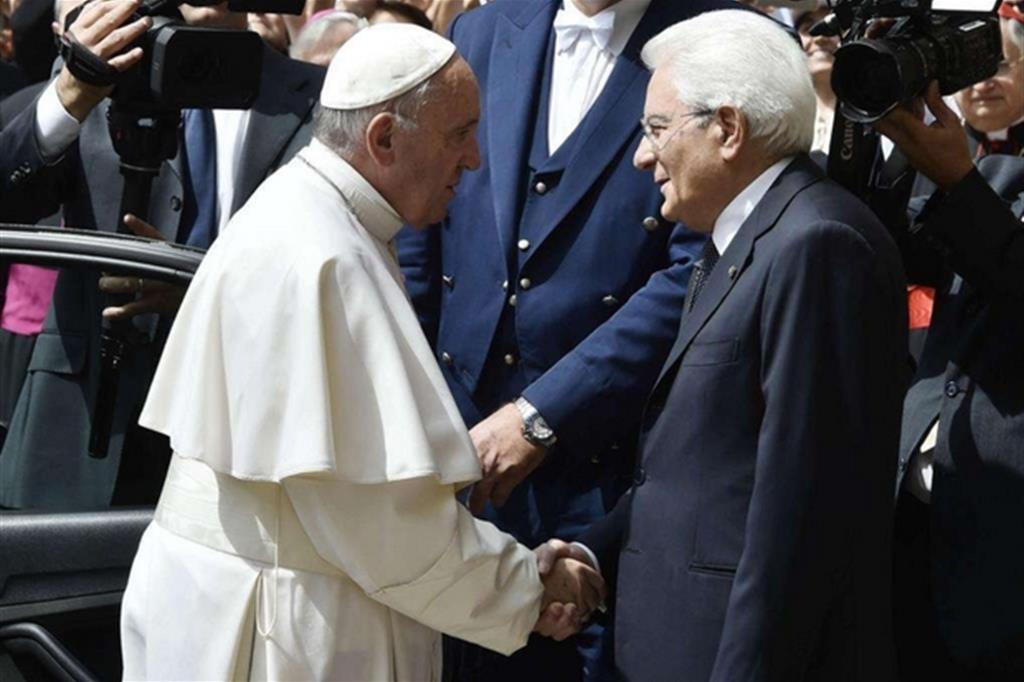 Uno dei tanti incontri tra papa Francesco e il presidente della Repubblica, Sergio Mattarella