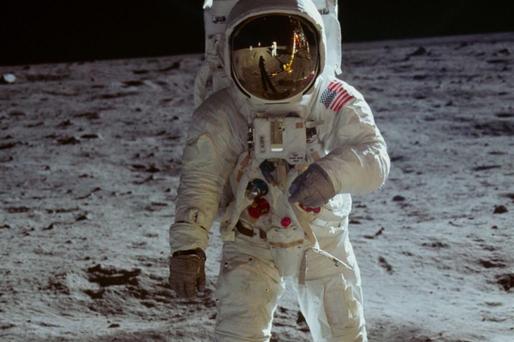 Una spettacolare immagine del primo uomo sulla luna nel film di Todd Douglas Miller "Apollo 11"