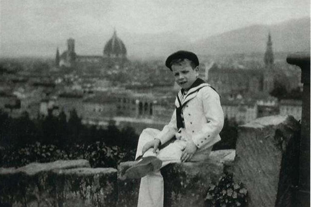 12 febbraio 1923 - Franco Zeffirelli nasce a Firenze. La madre è Adelaide Garosi Cipriani, il padre Ottorino Corsi, commerciante di stoffe di Vinci (discendente di leonardo) che riconoscerà il figlio, avuto fuori dal matrimoni, solo 19 anni dopo. Il cognome Zeffirelli viene scelto dalla madre ispirandosi agli “zeffiretti” cantati da Ilia in un’aria dell’Idomeneo di Mozart - 