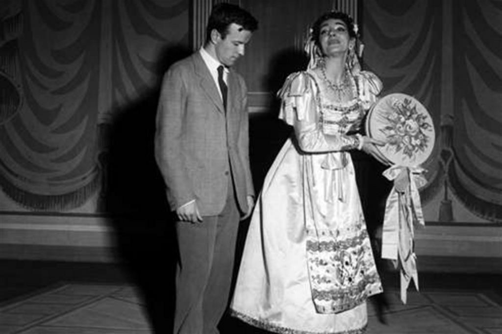 4 marzo 1953 -  Debutta alla Piccola Scala di Milano firmando scene e costumi de L’italiana in Algeri di Rossini con Giulietta Simionato e Carlo Maria Giulini sul podio. Nel 1954 debutta a Milano come regista della rossiniana Cenerentola mentre un anno dopo dirige Maria Callas, sempre alla Scala, ne Il turco in Italia.