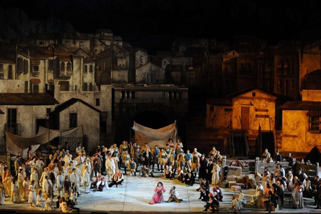 1995 - Debutta all’arena di Verona con la Carmen di Bizet. Per l’anfiteatro firma poi gli allestimenti de Il trovatore nel 2001, Aida nel 2002, Madama Butterrfly nel 2004, Turandot nel 2010 e Don Giovanni nel 2012. Il 21 giugno debutta un nuovo allestimento de La traviata che inaugura la stagione  areniana, ultima regia firmata dal maestro - 