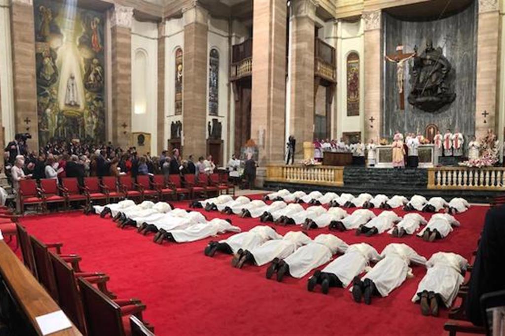 L'ordinazione dei 34 nuovi sacerdoti dell'Opus Dei a Roma