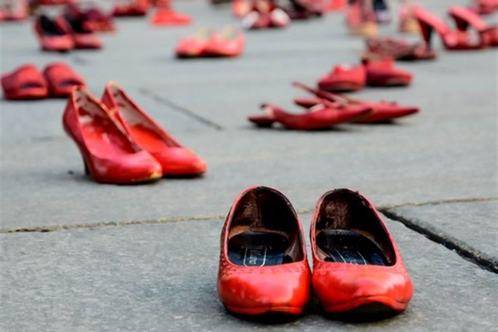 Scarpette rosse contro il femminicidio