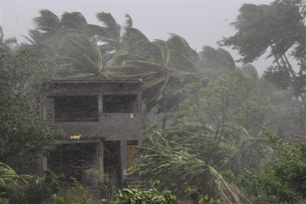 Gli effetti del ciclone in Orissa (Ansa)