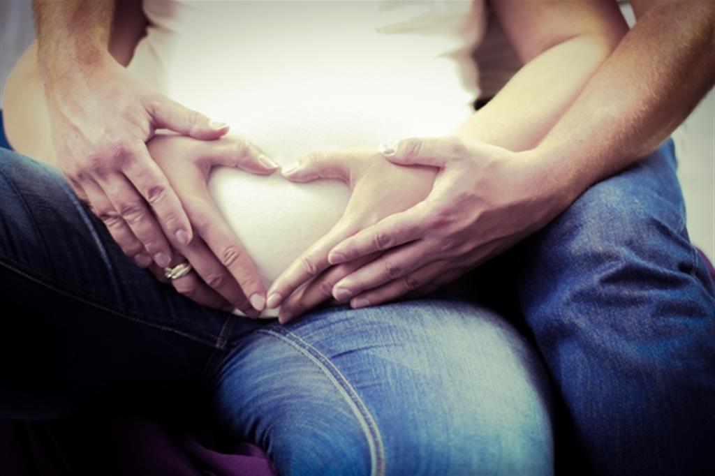 La Gravidanza per altri (Gpa), o maternità surrogata, è la pratica per cui una donna porta avanti una gravidanza per altre persone, alle quali si impegna a consegnare il nascituro al termine della gestazione. In Italia questa pratica è vietata dalla legge 40.