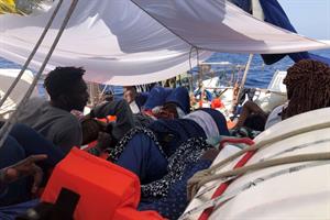 La nave Alex in stallo, naufraga la trattativa per lo sbarco dei 41 migranti