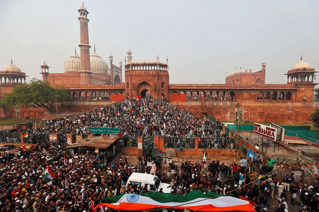 Le proteste davanti alla moschea di Jama Masjid a New Delhi