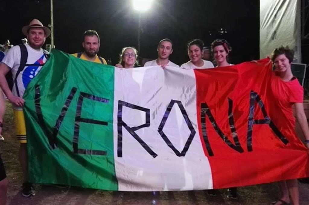 Il gruppo di Verona e Vicenza fans dei The Sun. (Foto Zanotti)