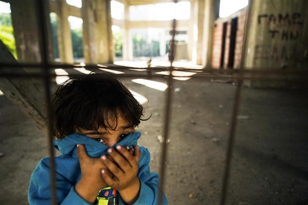 Poveri e dimenticati, così l'Italia tratta i bambini