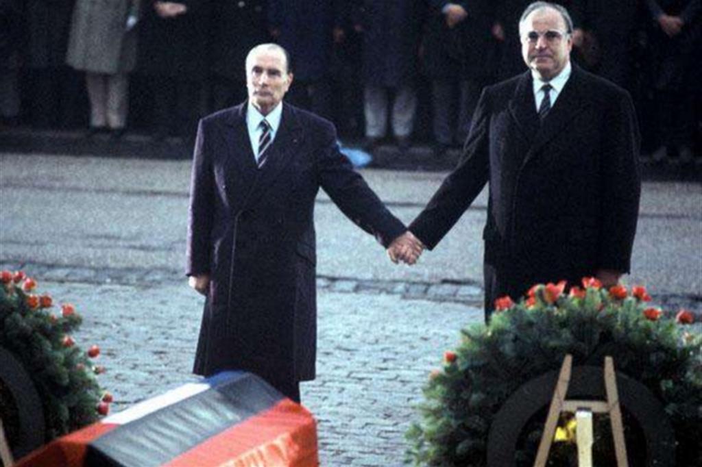 François Mitterrand e Helmut Kohl a Verdun, il 22 settembre 1984