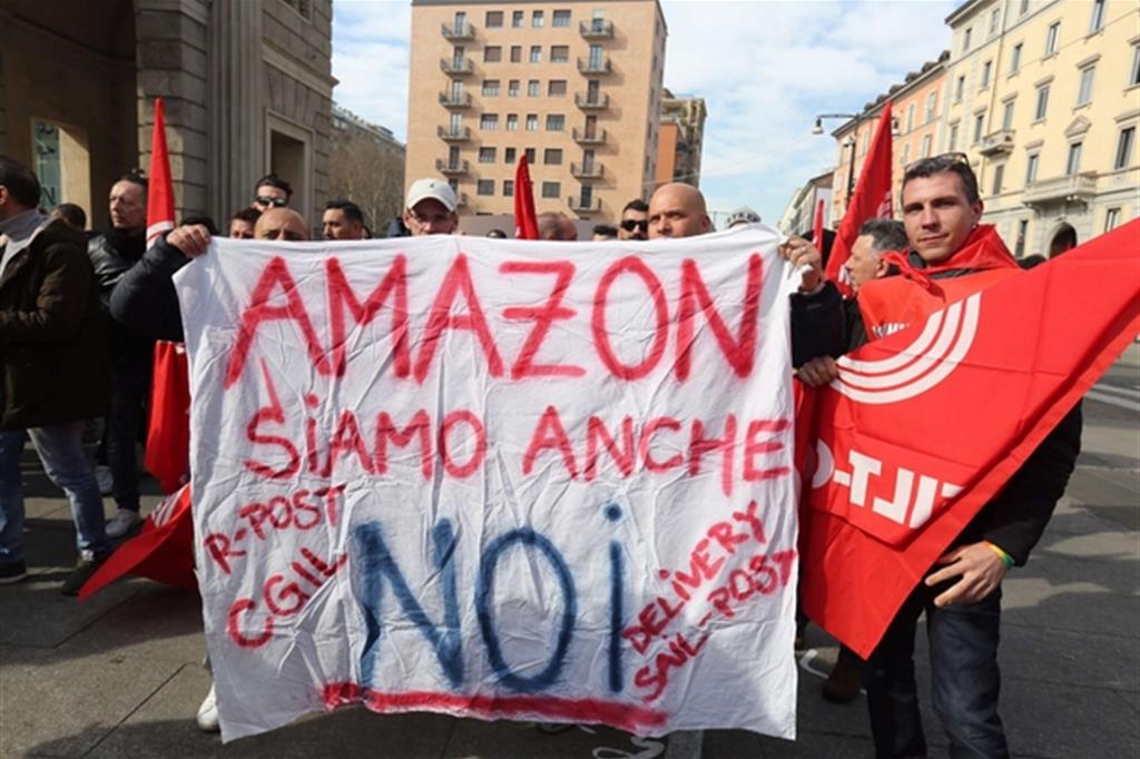 La protesta dei driver a Milano: ritmi di consegna frenetici