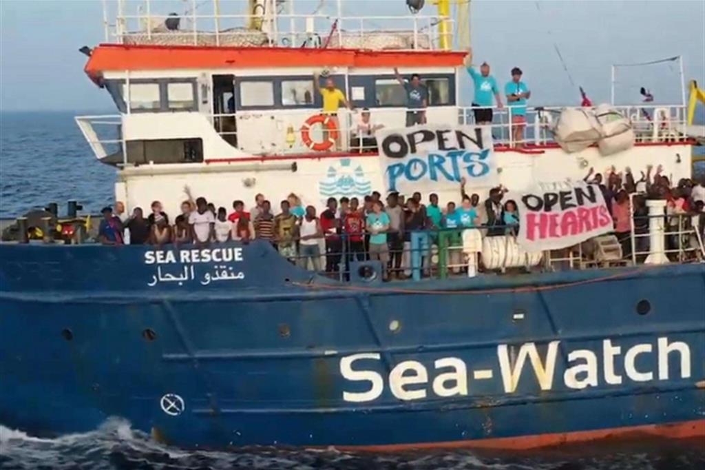 Sea Watch bloccata. L'Olanda: la nave è nostra, ma non prendiamo i migranti