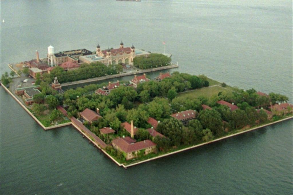 Ellis Island, la porta del «nuovo mondo»... quando i migranti eravamo noi