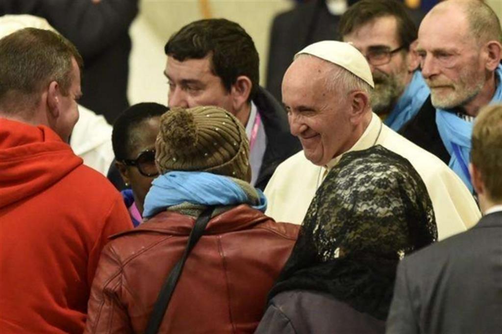 Il Papa: la promozione dei poveri priorità per la Chiesa