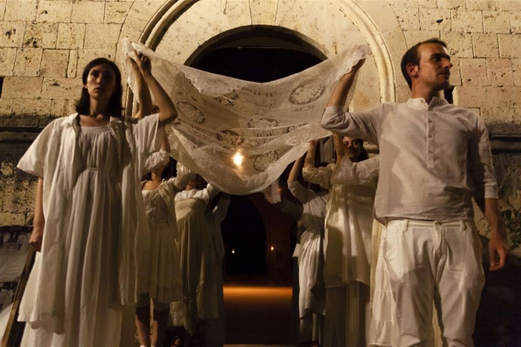 Un momento della rappresentazione “Niente che resti non amato”, spettacolo che arricchisce il cartellone della sesta edizione dei Teatri del Sacro
