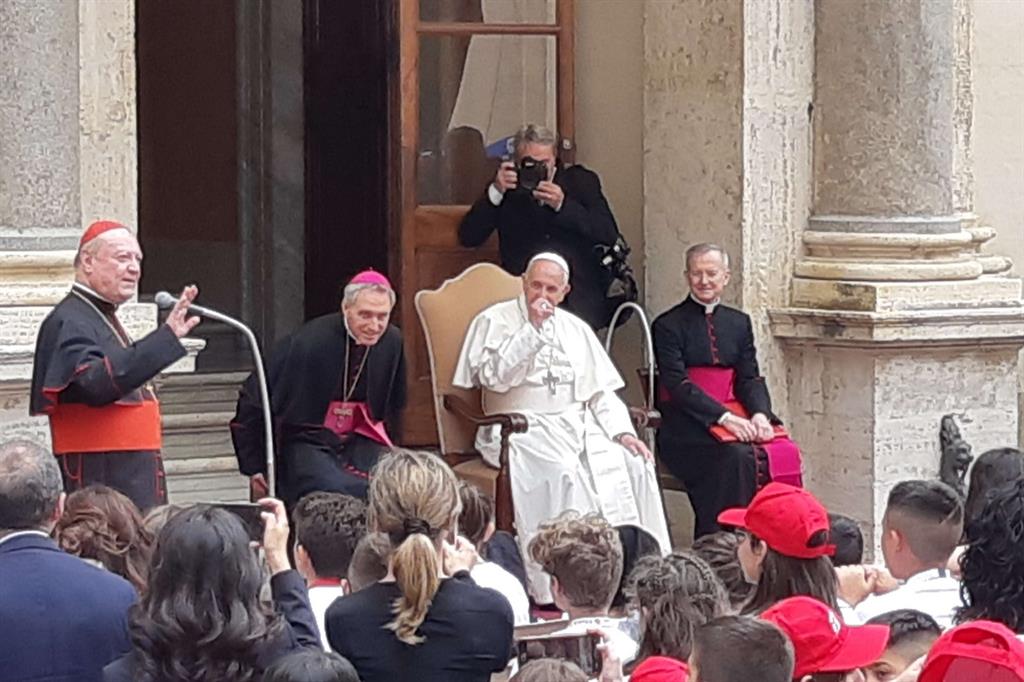 Il cardinale Ravasi introduce l'incontro (foto Luca Liverani)