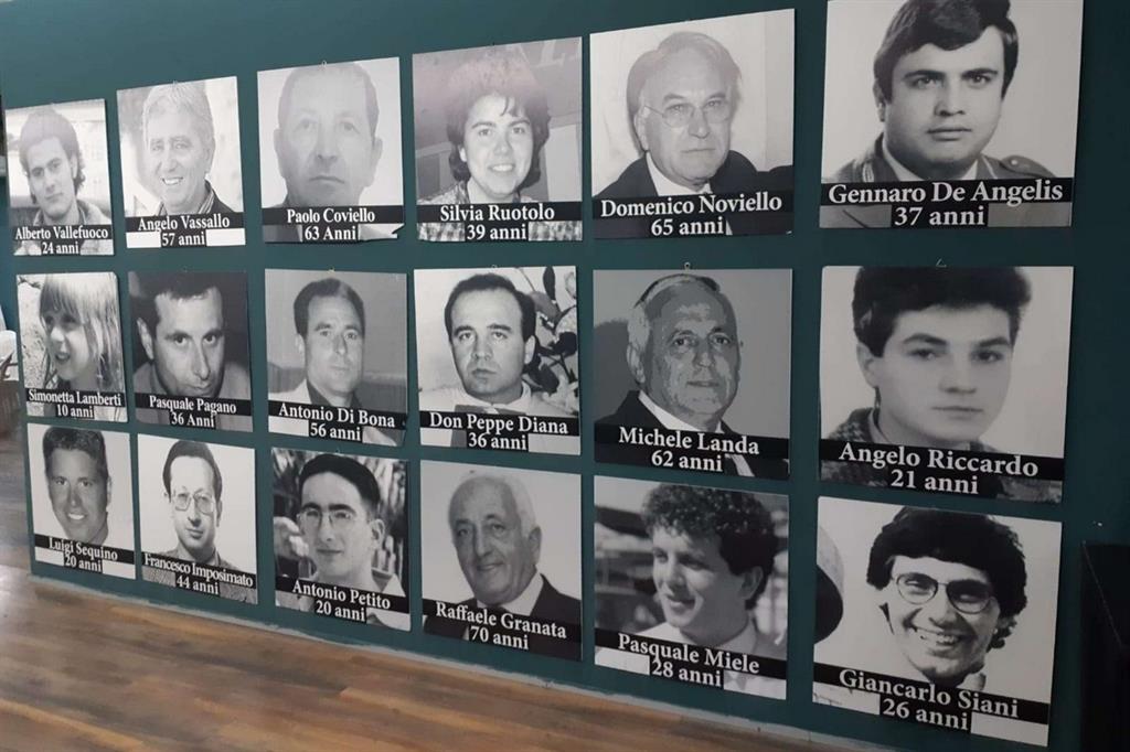 Le foto delle vittime innocenti della criminalità organizzata tappezzano le pareti di "Casa don Diana", villa confiscata alla camorra a Casal di Principe e ora gestita dal Comitato Don Beppe Diana