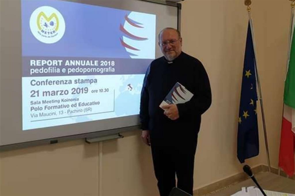 Don Fortunato Di Noto presenta il Rapporto 2018 di Meter