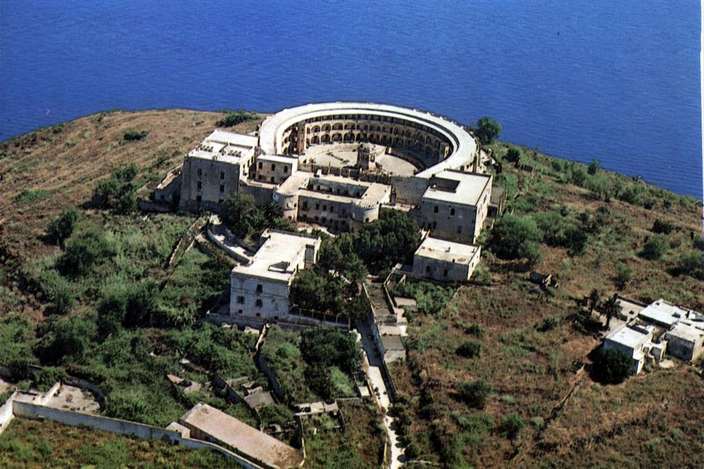 Il carcere di Santo Stefano sull'omonima isola vicino a Ventotene (Ansa)
