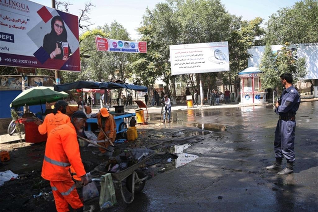 L'attacco all'univerità di Kabul (Ansa)