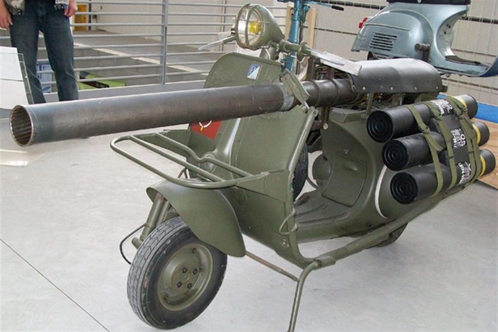 La Vespa Piaggio “Bazooka”, tecnicamente denominata 150 TAP, in mostra a Novegro