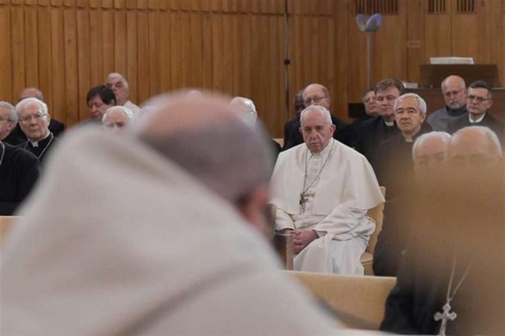 Il Papa agli esercizi spirituali (Vatican News)