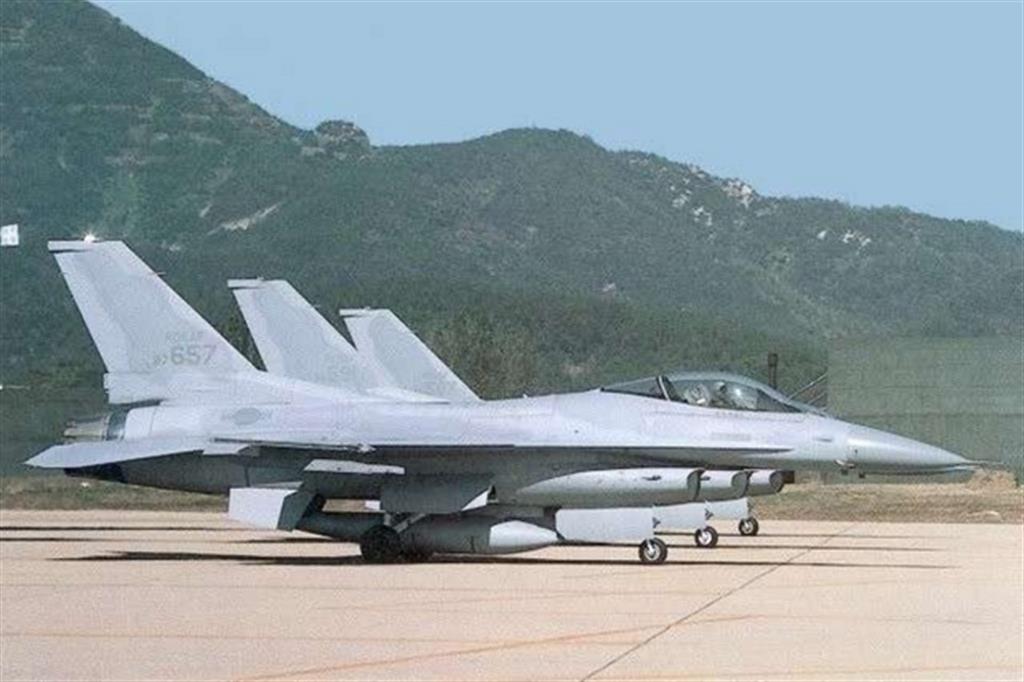 Gli f-16 sudcoreani hanno intercettato i Tupolev russi