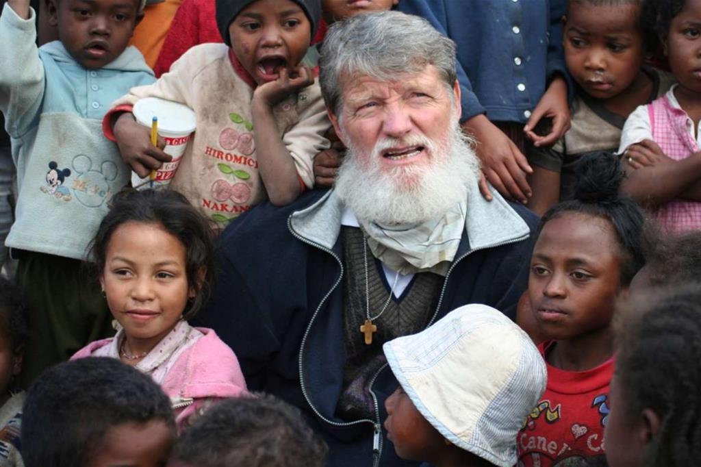 Il missionario vincenziano Pedro Pablo Opeka, 71 anni argentino di origini slovene, attivo nella città discarica di Antananarivo