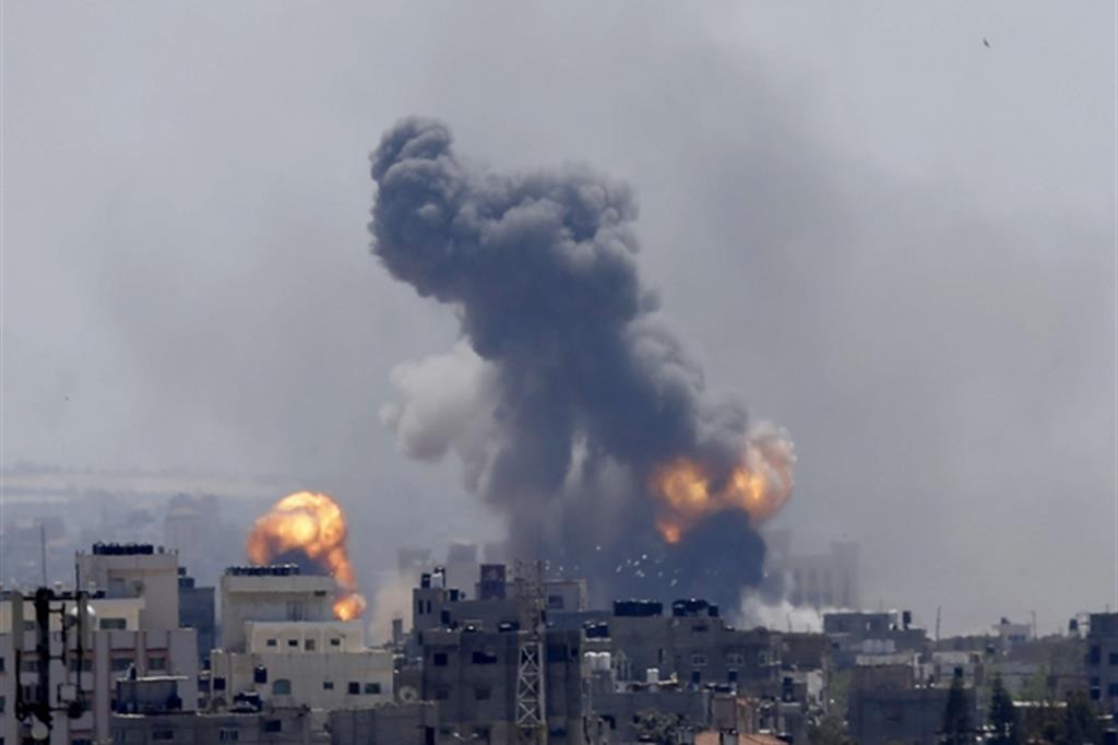I raid aerei israeliani su Gaza (Ansa)