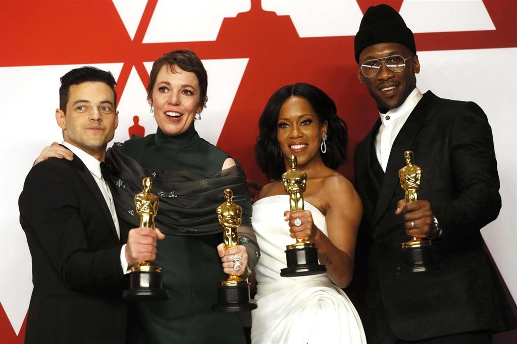 Da sinistra: Rami Malek ("Bohemian Rhapsody"), Olivia Colman ("La favorita"), Regina King ("Se la strada potesse parlare") e Mahershala Ali ("Green Book"), premiati nella notte degli Oscar al Dolby Theatre di Hollywood, California, il 24 febbraio (Ansa)