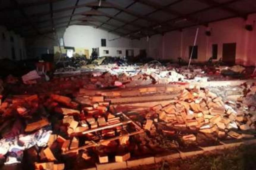 L'edificio sacro crollato a a Dlangubo nella provincia del KwaZulu-Natal