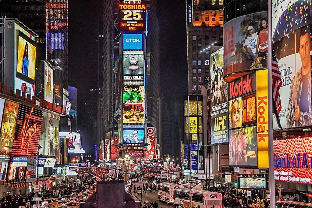 Una veduta di Times Square, la celebre piazza di Manhattan colorata dalla pubblicità (Jose Francisco Fernandez Saura, Pexels)