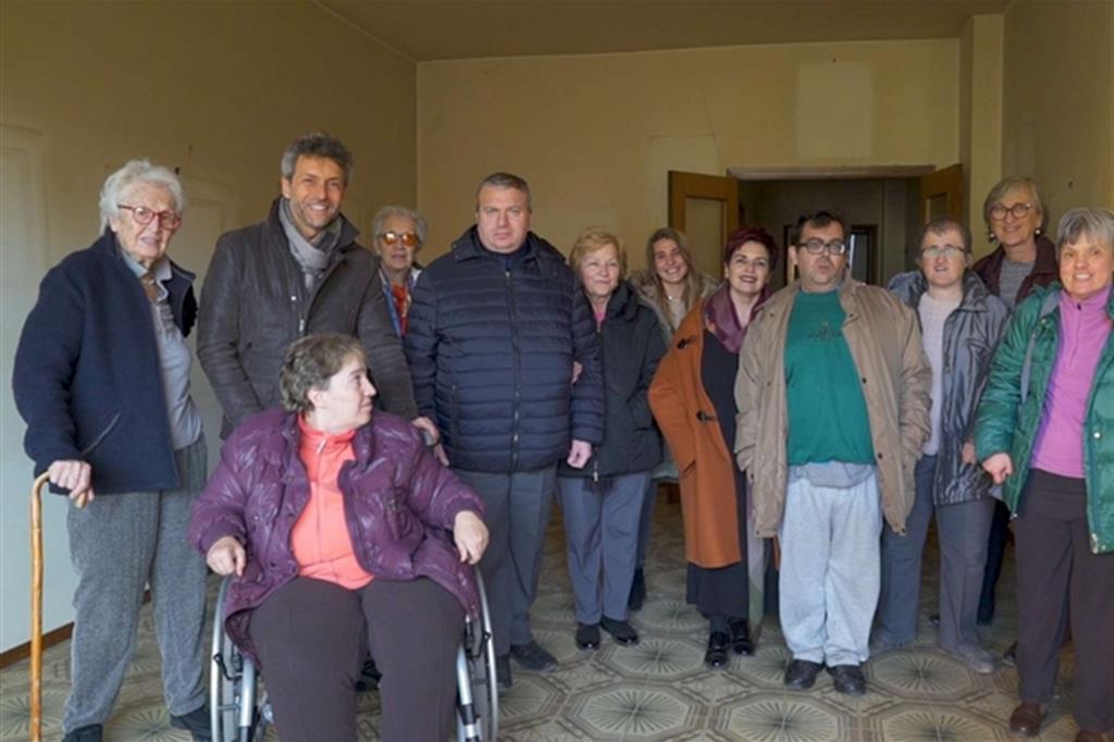 Mamme, volontari e utenti di "Casa San Donato" a Bologna<+AGENZIA50>Fondazione Dopo di Noi