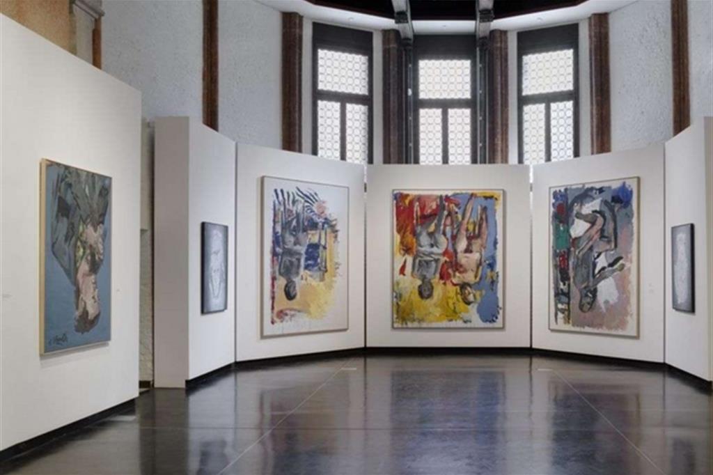 Una sala alle Gallerie dell'Accademia con i quadri di Baselitz