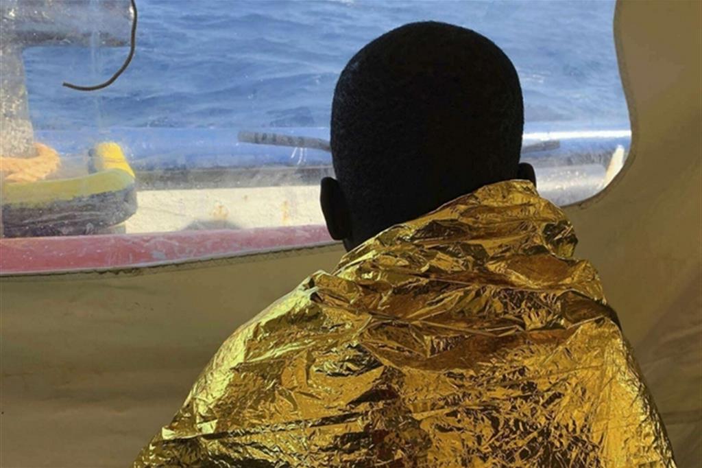  Papa prega per le vittime. Cento riportati in Libia, 47 in mare senza porto